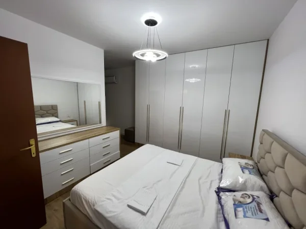 Tirane, jepet me qera apartament 2+1+Ballkon Kati 6, 100 m² 800 € (Rruga e Kavajes, Prane Delijorgjit)