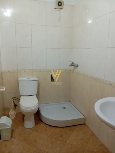 Tirane, jepet me qera apartament 3+1+Ballkon Kati 2, 157 m² 700 € (ASTIR)