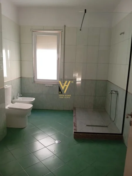 Tirane, jepet me qera apartament 3+1+Ballkon Kati 2, 157 m² 700 € (ASTIR)