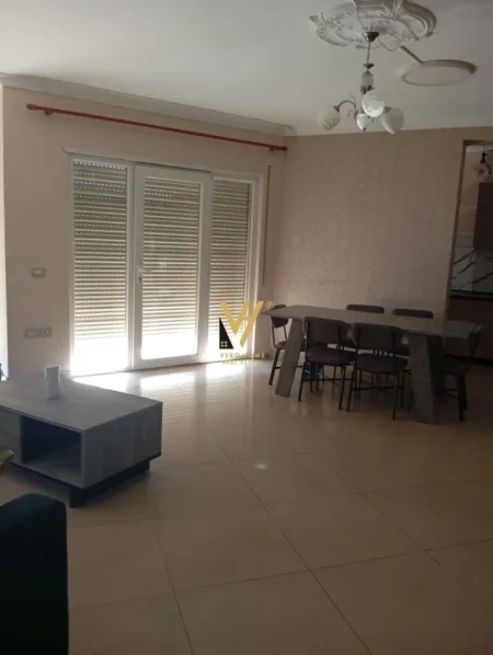 Tirane, jepet me qera apartament 3+1+Ballkon Kati 2, 157 m² 700 € (ASTIR)
