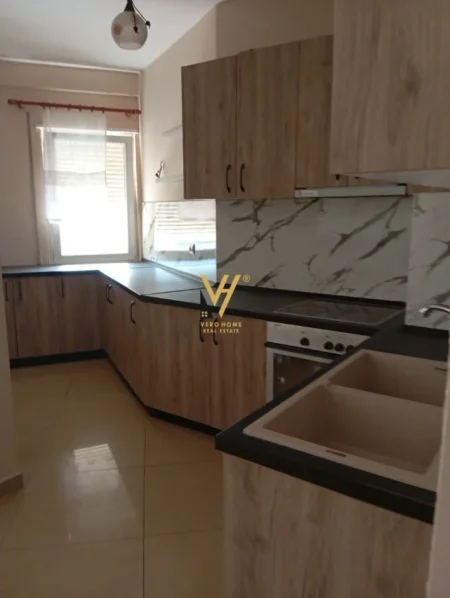 Tirane, jepet me qera apartament 3+1+Ballkon Kati 2, 157 m² 700 € (ASTIR)