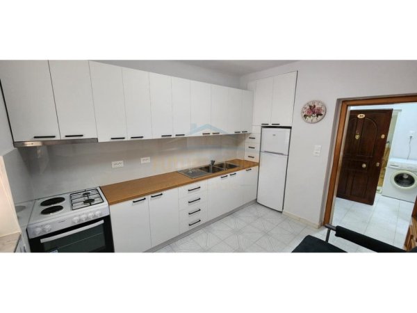 Tirane, jepet me qera apartament 1+1 Kati 4, 56 m² 500 € 