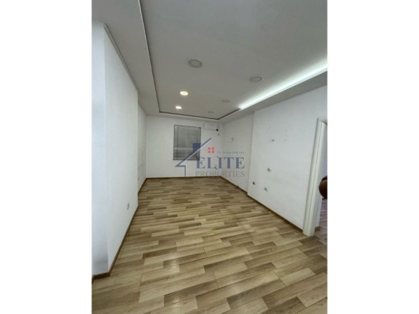 Tirane, jepet me qera ambjent biznesi Kati 4, 75 m² 600 €