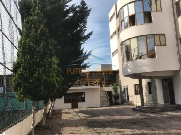 Tirane, shes Godinë Multifunksionale në Shitje – Ish Institucioni Arsimor “SARINA 2002” 1.500.000 €