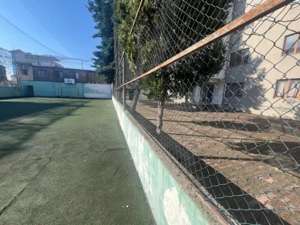 Tirane, shes Godinë Multifunksionale në Shitje – Ish Institucioni Arsimor “SARINA 2002” 1.500.000 €