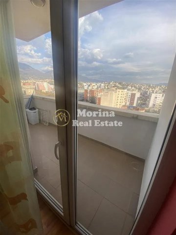 Tirane, jepet me qera apartament 3+1 Kati 12, 175 m² 800 € (Brryli)