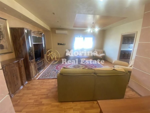 Tirane, jepet me qera apartament 3+1 Kati 12, 175 m² 800 € (Brryli)