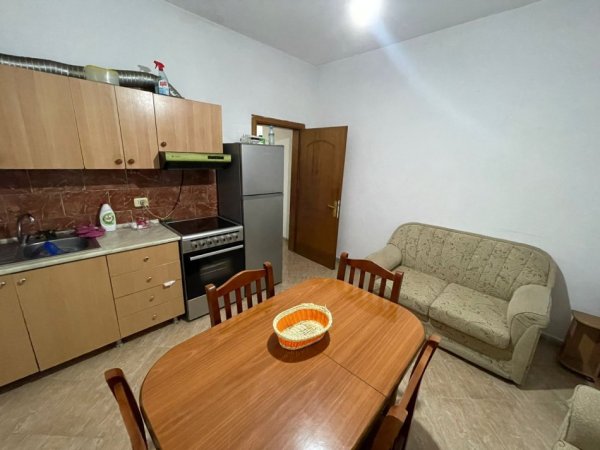 Tirane, jepet me qera Vile 1+1 Kati 1, 60 m² 300 €