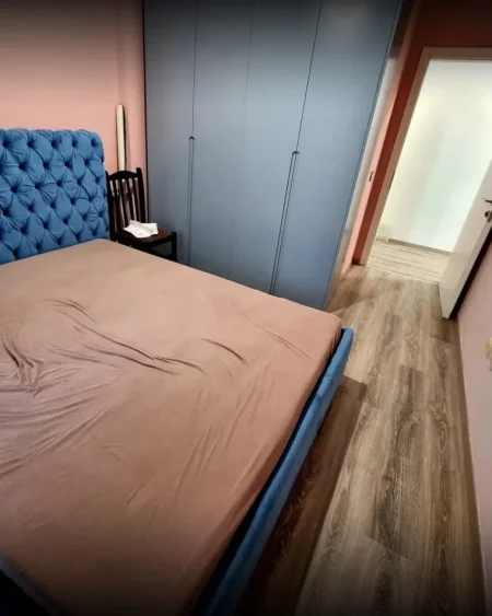 Tirane, jepet me qera apartament 2+1+Ballkon Kati 5, 500 € (astir)