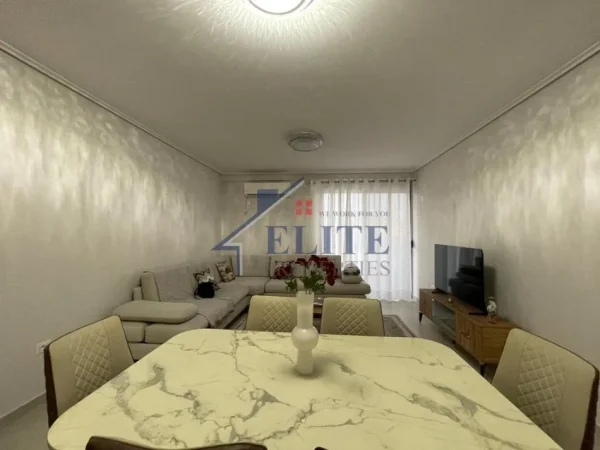 Tirane, jepet me qera apartament 2+1+Ballkon Kati 2, 120 m² 500 € 