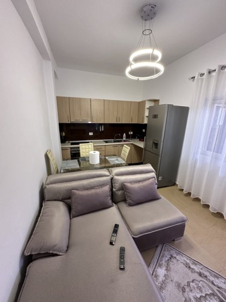 Tirane, jepet me qera shtepi 1+1 Kati 1, 50 m² 400 € (Ali Dem , Shkolla Kushtrimi i Lirise)