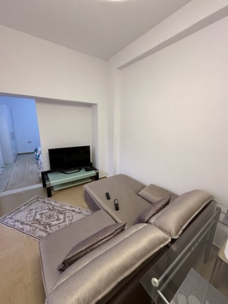 Tirane, jepet me qera shtepi 1+1 Kati 1, 50 m² 400 € (Ali Dem , Shkolla Kushtrimi i Lirise)