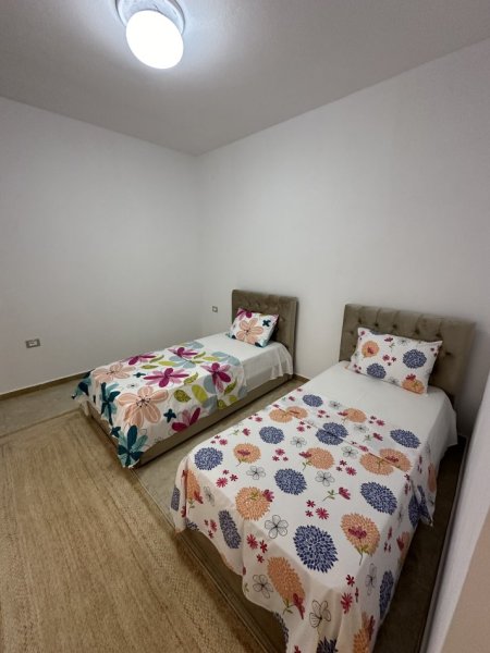 Tirane, jepet me qera shtepi 1+1 Kati 1, 50 m² 400 € (Ali Dem , Shkolla Kushtrimi i Lirise)