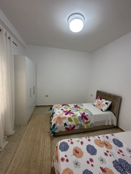 Tirane, jepet me qera shtepi 1+1 Kati 1, 50 m² 400 € (Ali Dem , Shkolla Kushtrimi i Lirise)