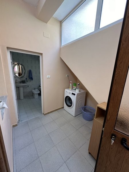 Tirane, jepet me qera shtepi 1+1 Kati 1, 50 m² 400 € (Ali Dem , Shkolla Kushtrimi i Lirise)