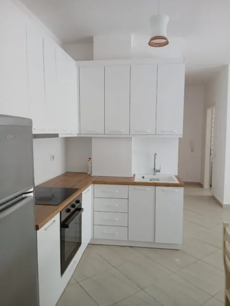 Tirane, jepet me qera apartament 2+1 Kati 2, 80 m² 500 € (Liqeni i Thate, Kompleksi FZ)