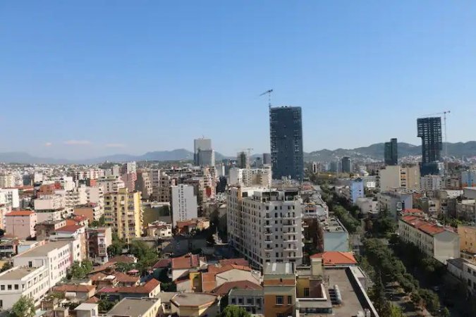 Tirane, jepet me qera apartament 2+1+Ballkon Kati 14, 700 € (ish stacioni i trenit pallati tek flori farm)