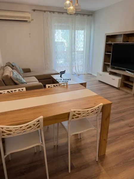 Tirane, jepet me qera apartament 2+1 Kati 4, 100 m² 900 € (LIQENI THATE)