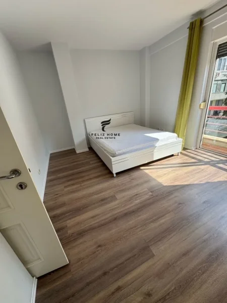 Tirane, jepet me qera apartament 2+1 Kati 4, 100 m² 900 € (LIQENI THATE)