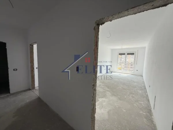 Tirane, shitet apartament 1+1+Ballkon Kati 1, 83 m² 100.260 € 