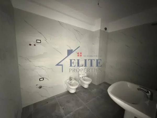 Tirane, shitet apartament 1+1+Ballkon Kati 1, 83 m² 100.260 € 