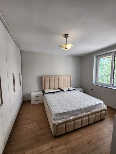 Tirane, jepet me qera 2+1 Kati 2, 700 €