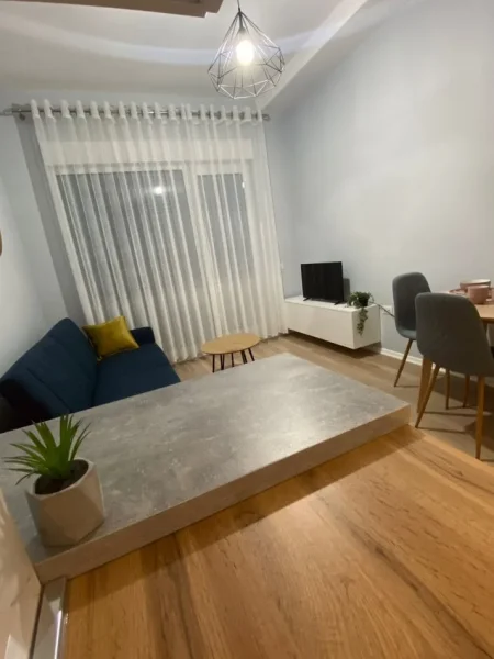 Tirane, jepet me qera apartament 1+1+Ballkon Kati 2, 58 m² 550 € (Kompleksi Magnet)