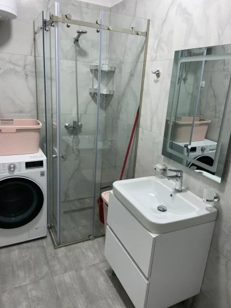 Tirane, jepet me qera apartament 1+1+Ballkon Kati 2, 58 m² 550 € (Kompleksi Magnet)