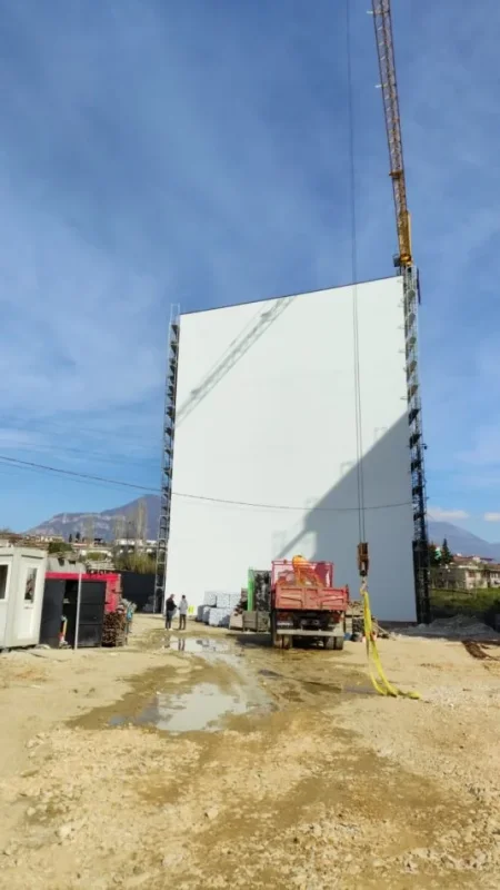 Tirane, shitet apartament 1+1+Ballkon Kati 3, 75.000 € (Paskuqan)