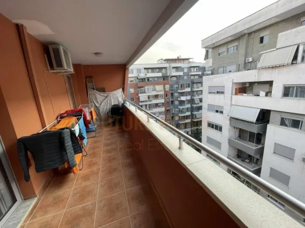 0683487469 Tirane, jepet me qera apartament 2+1+Ballkon Kati 7, 91 m² 450 € (UNAZA E RE)