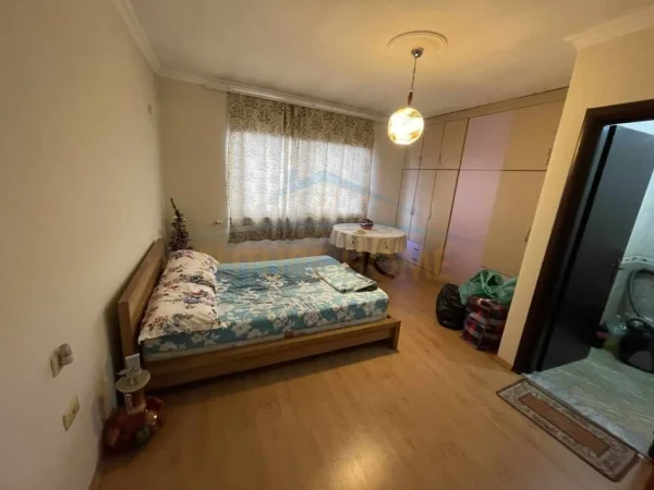 0683487469 Tirane, jepet me qera apartament 2+1+Ballkon Kati 7, 91 m² 450 € (UNAZA E RE)