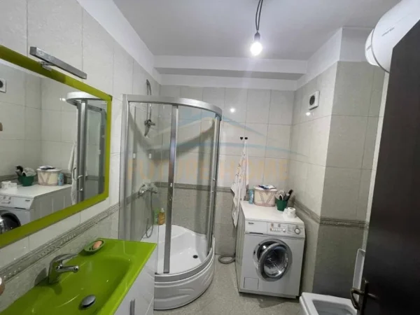 0683487469 Tirane, jepet me qera apartament 2+1+Ballkon Kati 7, 91 m² 450 € (UNAZA E RE)
