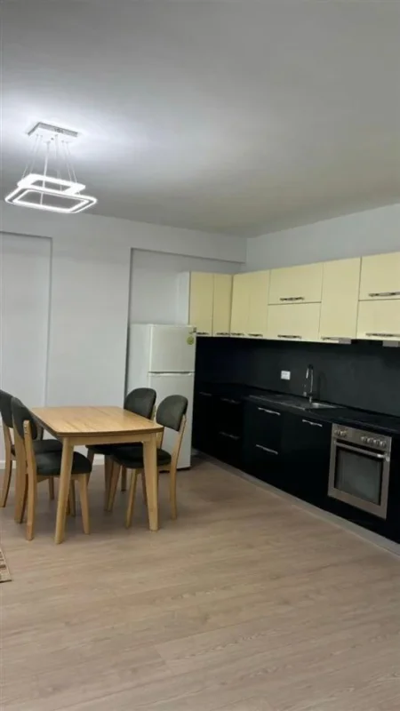 Tirane, jepet me qera apartament 1+1+Ballkon Kati 4, 65 m² 450 €