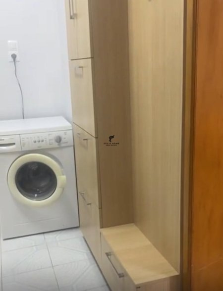 Tirane, jepet me qera apartament 1+1+Ballkon Kati 4, 60 m² 500 € (BLLOKU)