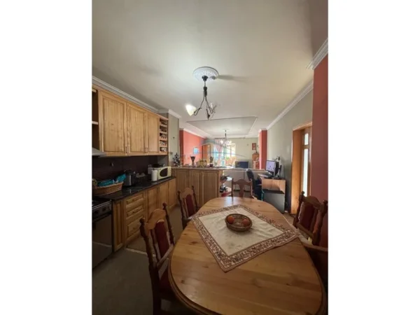 Shitet, Apartament 2+1, Fresk, Tiranë.