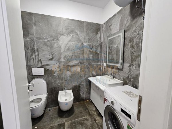 0683487469 Tirane, jepet me qera apartament 2+1+Ballkon Kati 2, 94 m² 700 € (Rruga Karl Gega)
