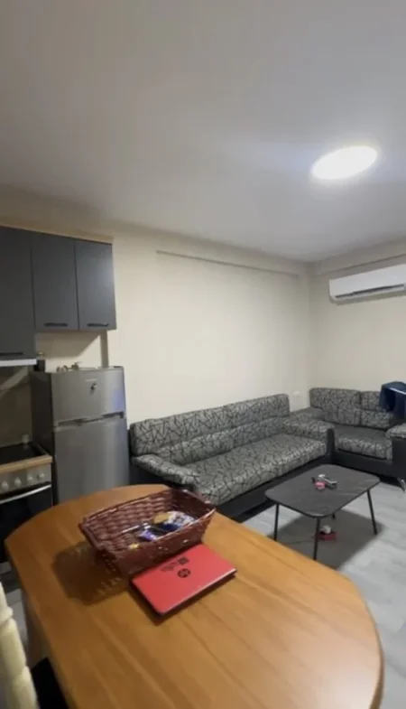 Tirane, jepet me qera shtepi 2+1 Kati 3, 90 m² 450 € (Astir prane Bar Sorriso)