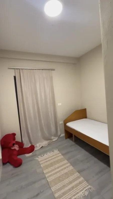 Tirane, jepet me qera shtepi 2+1 Kati 3, 90 m² 450 € (Astir prane Bar Sorriso)