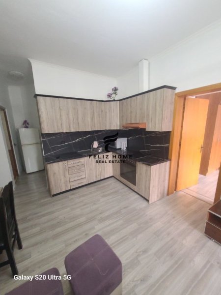 Tirane, jepet me qera apartament 2+1+Ballkon Kati 8, 76 m² 370 € (YZBERISHT)