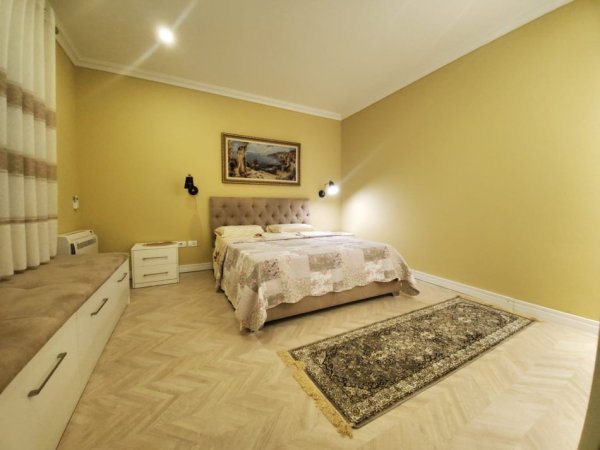 Tirane, jepet me qera apartament 2+1 Kati 1, 90 m² 800 € 
