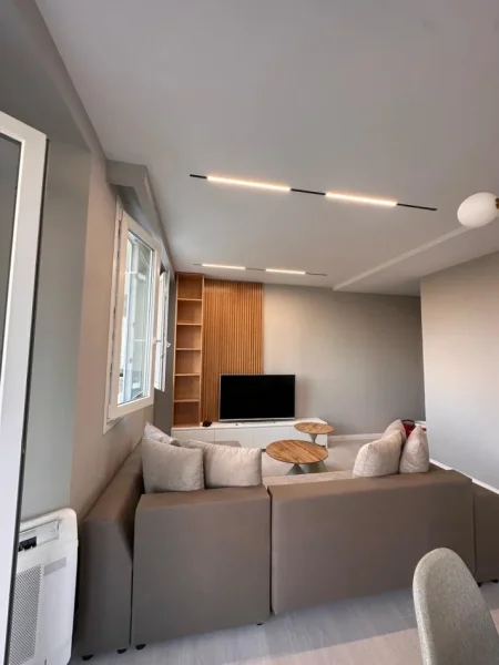 Tirane, jepet me qera apartament 1+1+Ballkon Kati 3, 75 m² 600 € (River Residence, Ne krahe me Green City)