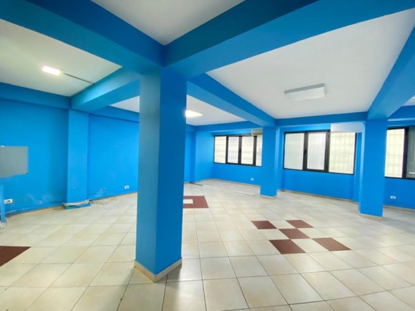 Tirane, jepet me qera zyre Kati 1, 180 m² 800 € (rruga Nikolla lena)