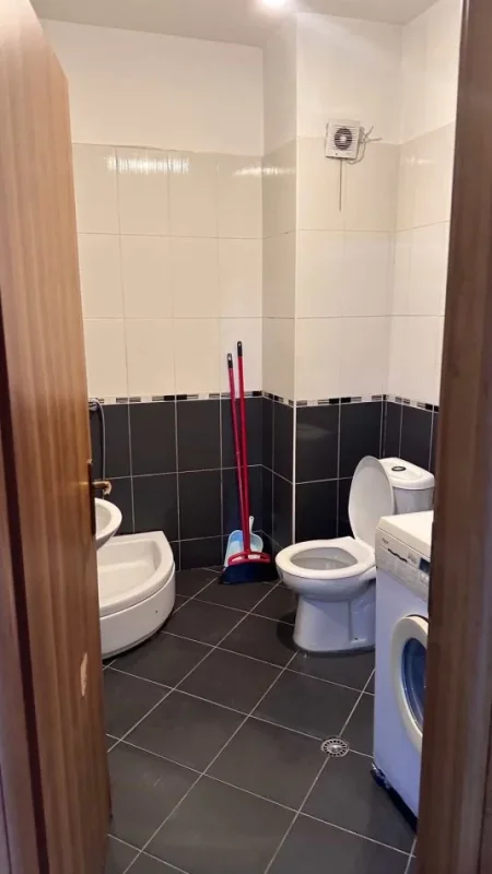 Tirane, jepet me qera apartament 2+1 , 400 € 