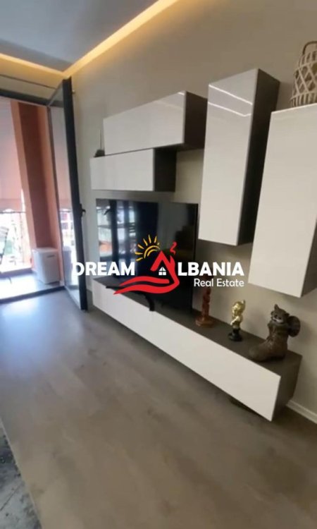 Tirane, jepet me qera 2+1 , 117 m² 800 € 