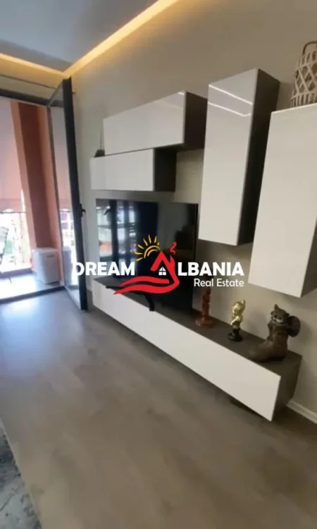 Tirane, jepet me qera 2+1 , 117 m² 800 € 