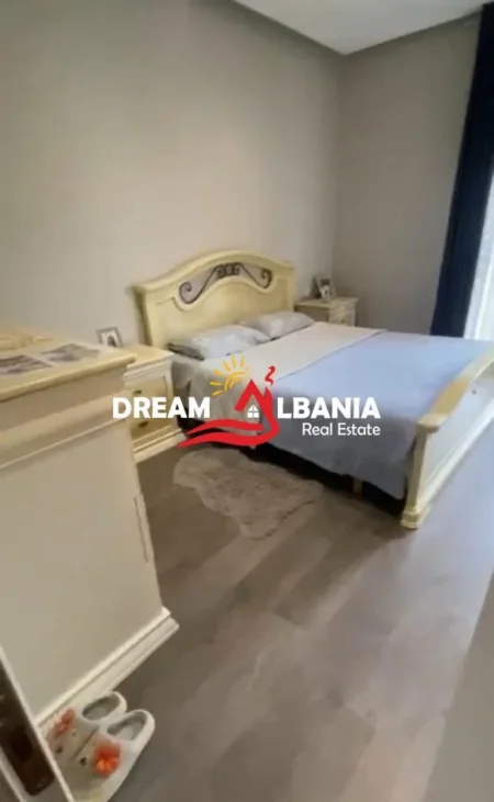 Tirane, jepet me qera 2+1 , 117 m² 800 € 