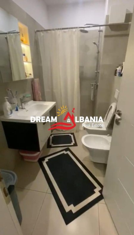 Tirane, jepet me qera 2+1 , 117 m² 800 € 