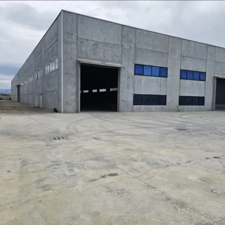 Durres, jepet me qera magazine Kati 0, 3.500 m² 8.800 € (Fllakë)