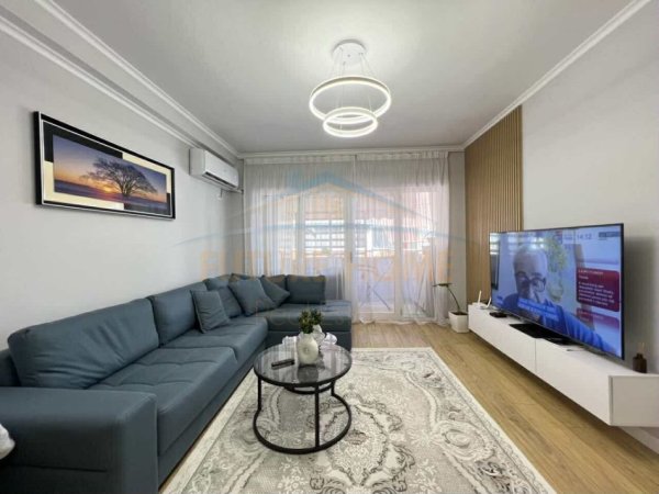 Tirane, shitet apartament 1+1+Ballkon Kati 6, 74 m² 128.000 € (Unaza e Re)