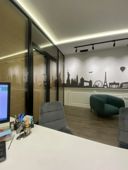 Tirane, jepet me qera ambjent biznesi, 55 m² 800 € bashke me taksat (Rruga Arkitekt Kasemi te kryqezimi i Brrylit)